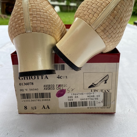 Salvatore Ferragamo 8.5AA CREAMY heels GHIOTTA - Picture 17 of 17